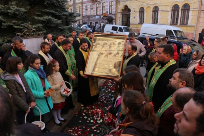 Копію чудотворної луцької ікони привезли для паломництва на Буковину