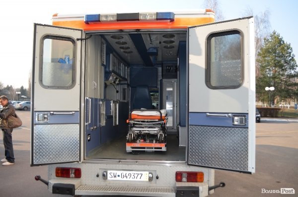 Волиняни подарували реанімаційний автомобіль для жителів Волновахи