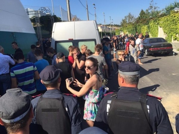 Люди в камуфляжі захопили Одеське «Межигір'я». ФОТО