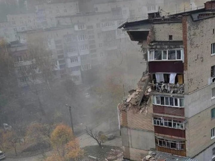 У Хмельницькому стався вибух газу в багатоповерхівці: зруйновано кілька поверхі