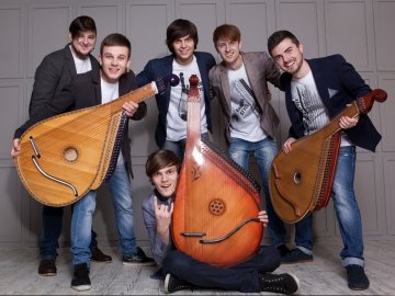 У черзі на «Ягодині» музиканти влаштували концерт. ВІДЕО 