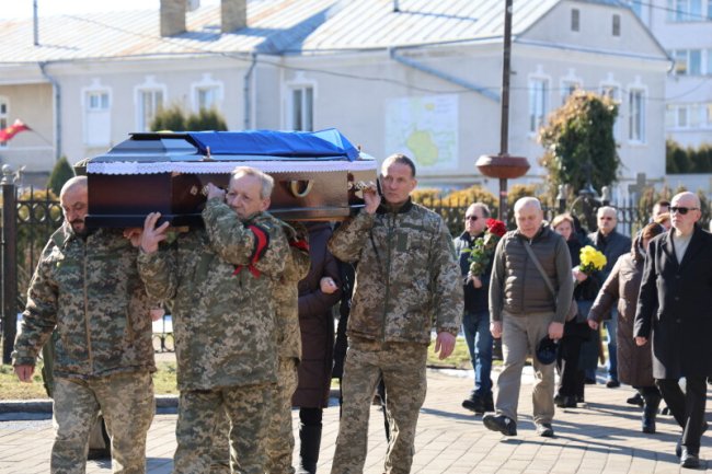 У Луцьку попрощалися з воїном Олександром Кругліковим