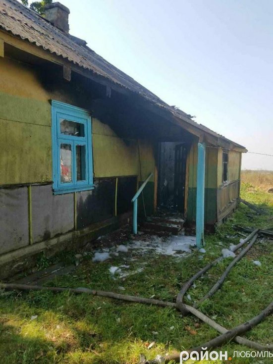На Волині у бабусі згорів будинок. ФОТО