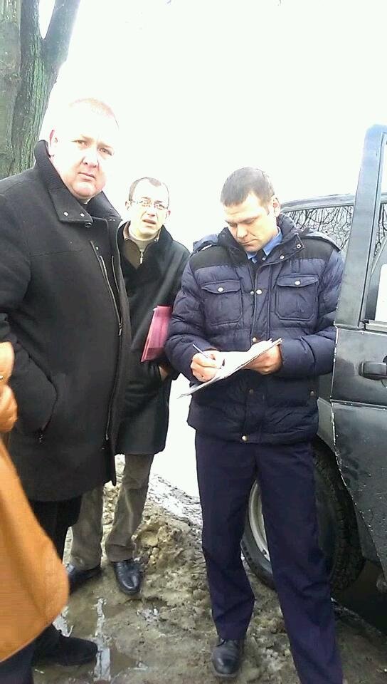 На Волині міліція демонтувала «дошку ганьби» з регіоналами. ФОТО