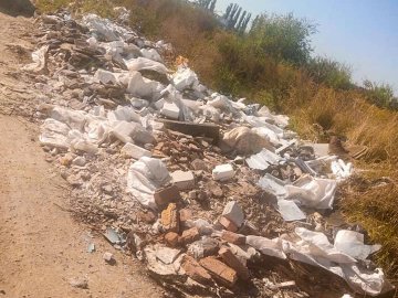 У Луцькому районі – стихійне сміттєзвалище. ФОТО