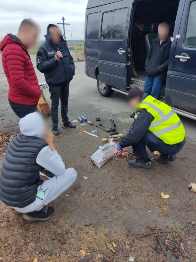 На Волині на блокпості затримали чоловіка з гранатою та боєприпасами. ФОТО