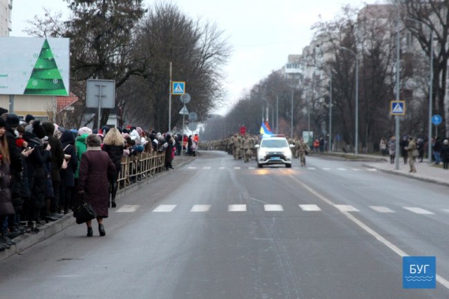 Нагороди, вітання та сльози щастя: у Володимирі урочисто зустріли воїнів 14-ї бригади. ФОТО. ВІДЕО