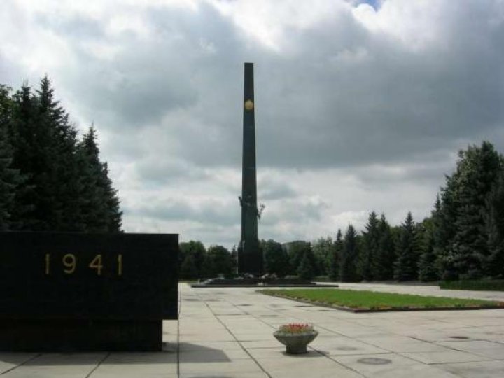 У Луцьку пропонують знести обеліск на меморіалі