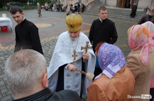 У Луцьку почали освячувати паску. ФОТО