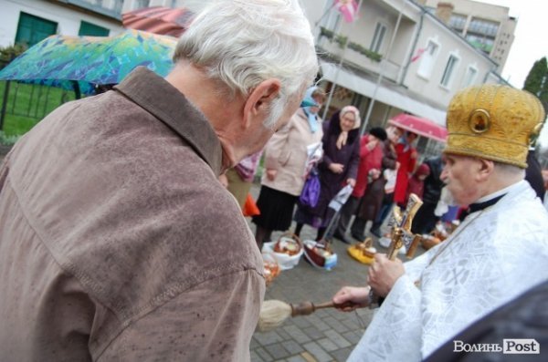 У Луцьку почали освячувати паску. ФОТО