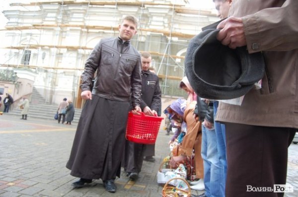 У Луцьку почали освячувати паску. ФОТО