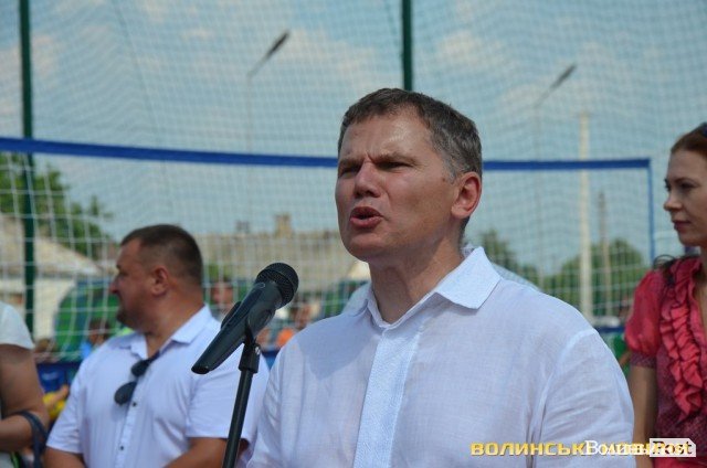 У селі  під Луцьком відкрили надсучасний стадіон. ФОТО