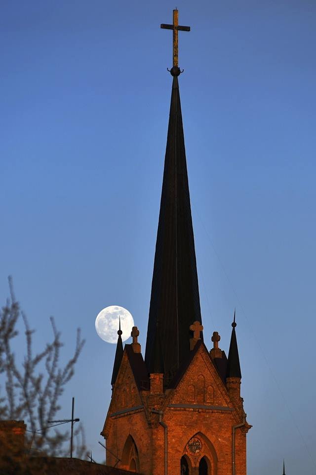 Фотограф опублікував магічні світлини вечірнього Луцька