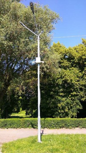 У Володимирі невідомі поламали лавку. ФОТО