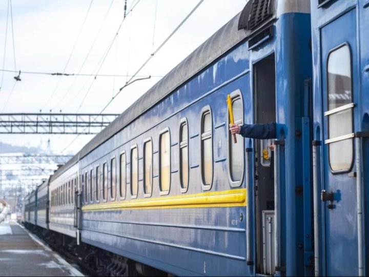 Через російські атаки затримуються поїзди по всій країні