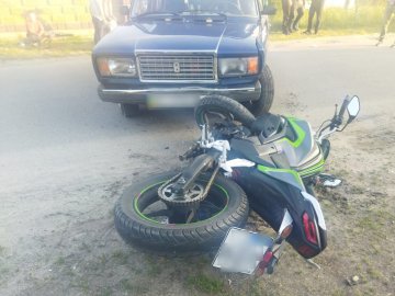На Волині зіткнулися авто та мотоцикл: постраждала 16-річна дівчина