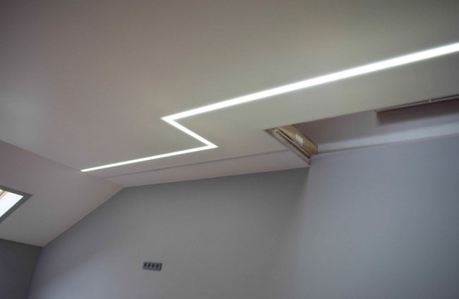 Світлові лінії на стелі. Проект дизайнерки Марії Поровчук