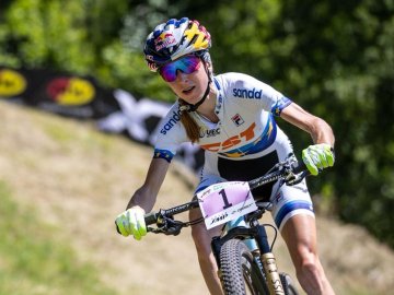 На італійських велоперегонах перемогла лучанка Яна Беломоїна