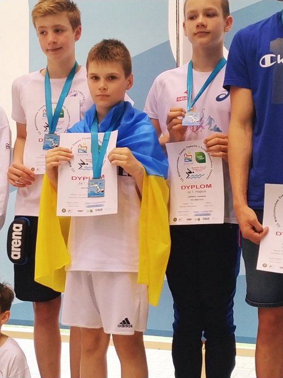 Юний плавець з Луцька привіз зі змагань в Польщі 6 золотих медалей. ФОТО