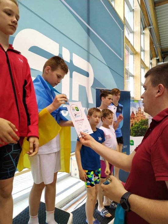 Юний плавець з Луцька привіз зі змагань в Польщі 6 золотих медалей. ФОТО