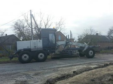У селі біля Луцька почали ремонт дороги за півтора мільйона. ФОТО