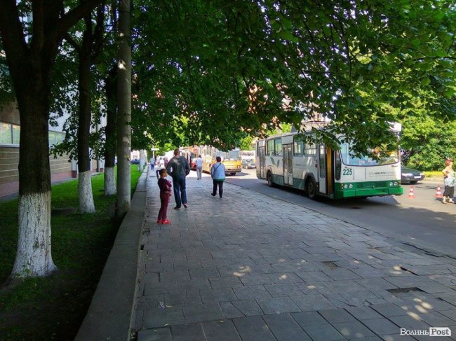 У Луцьку - затор з тролейбусів