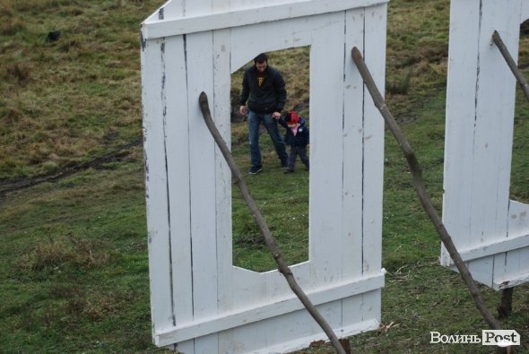 «Голлівуд» під Луцьком «штурмують» туристи. ФОТО