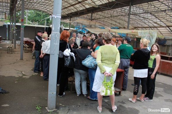 Старий ринок Луцька бунтує: хочуть працювати на День міста. ФОТО 