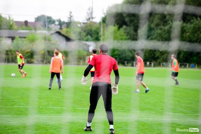 «Поступилися «Волині»: як журналісти відбігали матч проти футболістів луцького клубу. ФОТО