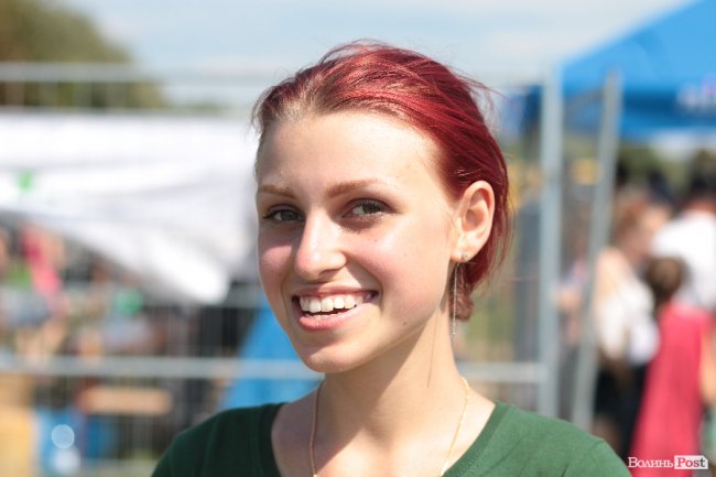 Рожеве волосся і чоловіки у спідницях: яскраві люди на «Бандерштаті». ФОТО 