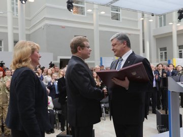 Жемчугову присвоїли звання Героя