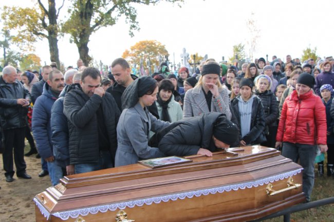 На Волині попрощалися з Героєм Віктором Войтком. ФОТО