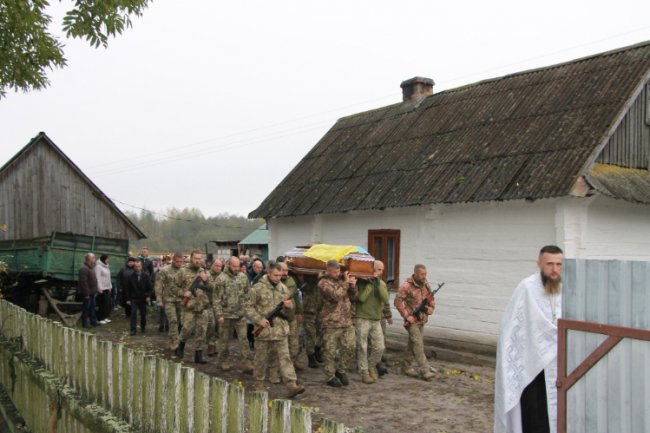 На Волині попрощалися з Героєм Віктором Войтком. ФОТО