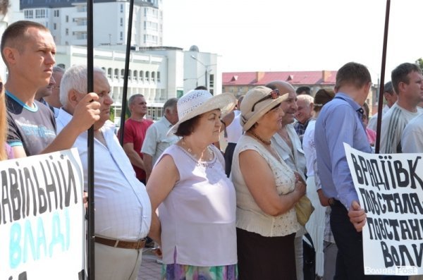 У Луцьку пікетували облдержадміністрацію: підтримували «повстанців Врадіївки». ФОТО