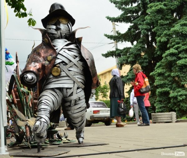 ПТУ Волині презентують: одяг, їжа, меблі та навіть мангал. ФОТО 