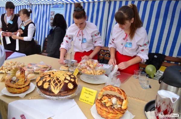 ПТУ Волині презентують: одяг, їжа, меблі та навіть мангал. ФОТО 