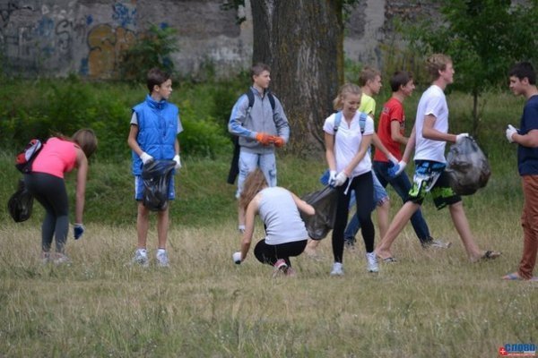 Як молодь прибирала Ковельське водосховище. ФОТО