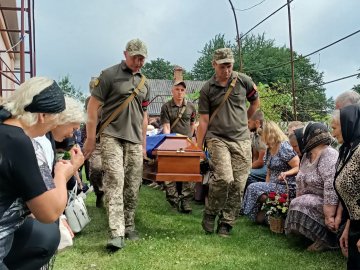 У Луцькому районі поховали 25-річного захисника Ярослава Федорця, який загинув під Бахмутом