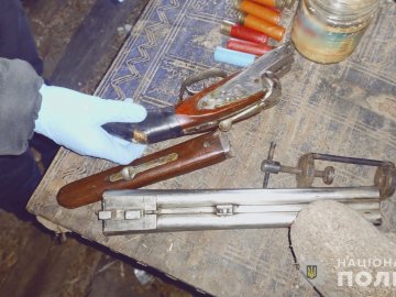 На Волині у дебошира вилучили зброю та боєприпаси