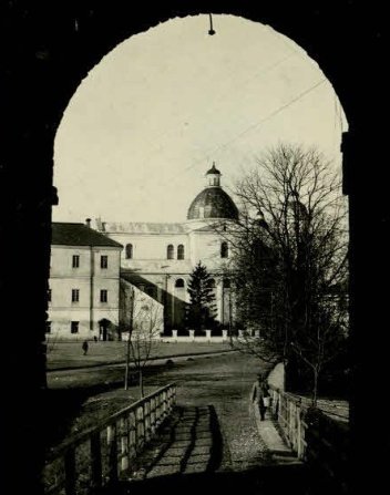 Не такий, як тепер: зруйнований Луцький замок на ретросвітлинах