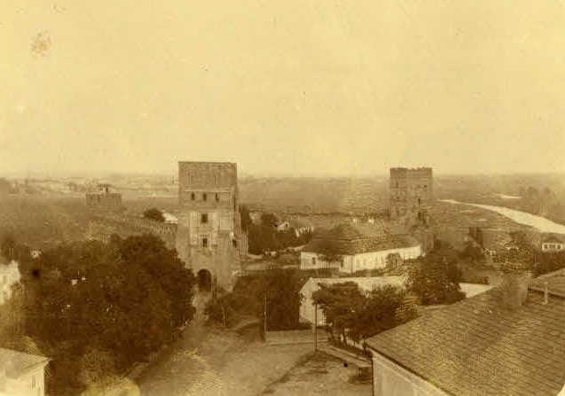 Не такий, як тепер: зруйнований Луцький замок на ретросвітлинах