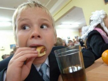 Батьки немісцевих дітей за харчування у луцьких школах і садках платитимуть більше