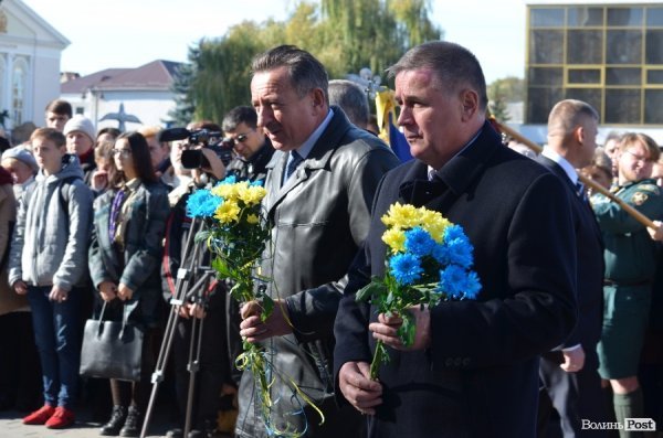 У Луцьку відкрили оновлений фотостенд пам'яті загиблих волинян. ФОТО