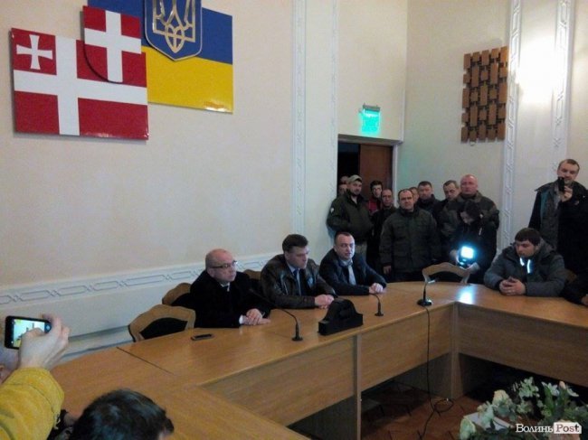 У Волинській ОДА - активісти. Через штурм редуту блокадників