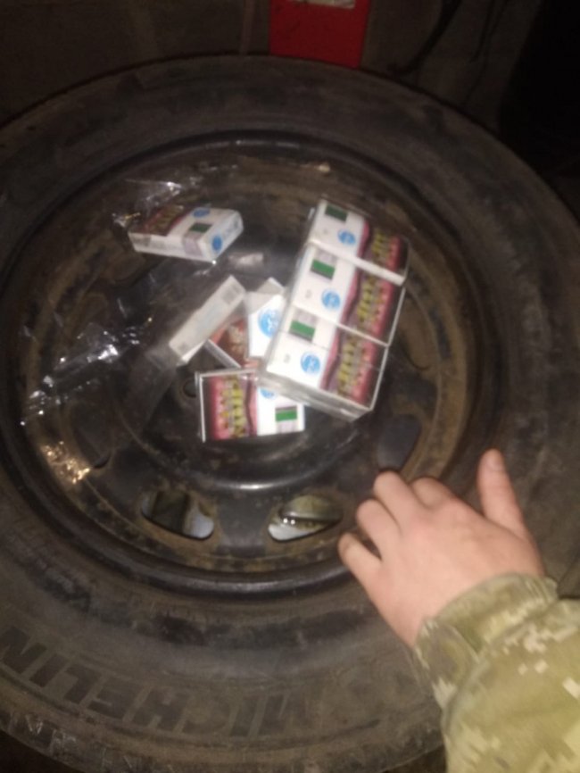 Білорус позбувся автівки на Волині через контрабандні сигарети. ФОТО