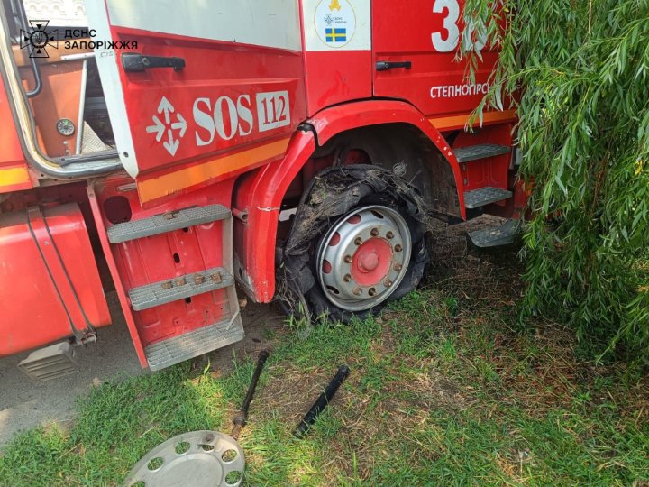 Росіяни обстріляли пожежну частину в Запорізькій області: четверо рятувальників поранені