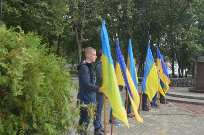 У жовто-блакитному одязі та з парасолями: у Ковелі відзначили День Прапора