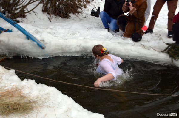 Лід, ополонка та Йорданська вода: Водохреще у Луцьку 