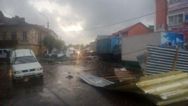 Фото наслідків урагану на Львівщині