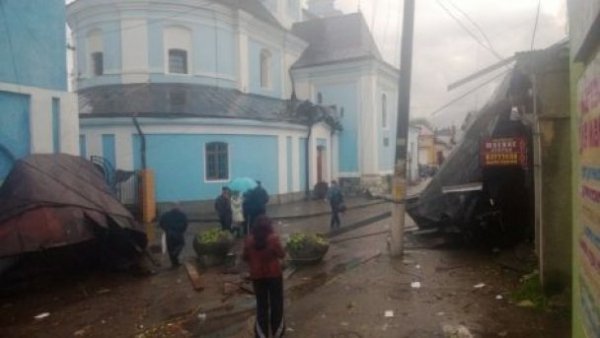 Фото наслідків урагану на Львівщині